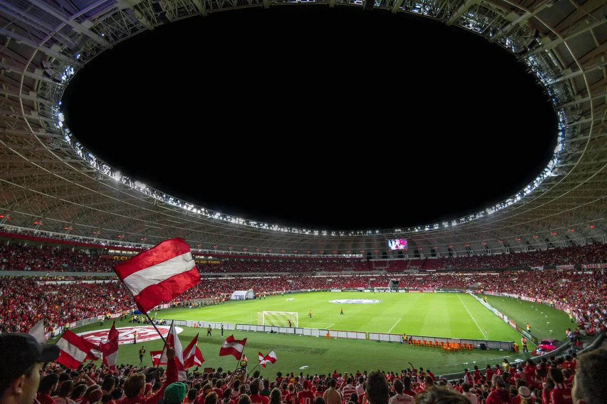 足球新星赖斯引领中场风暴助力球队征战国际赛场